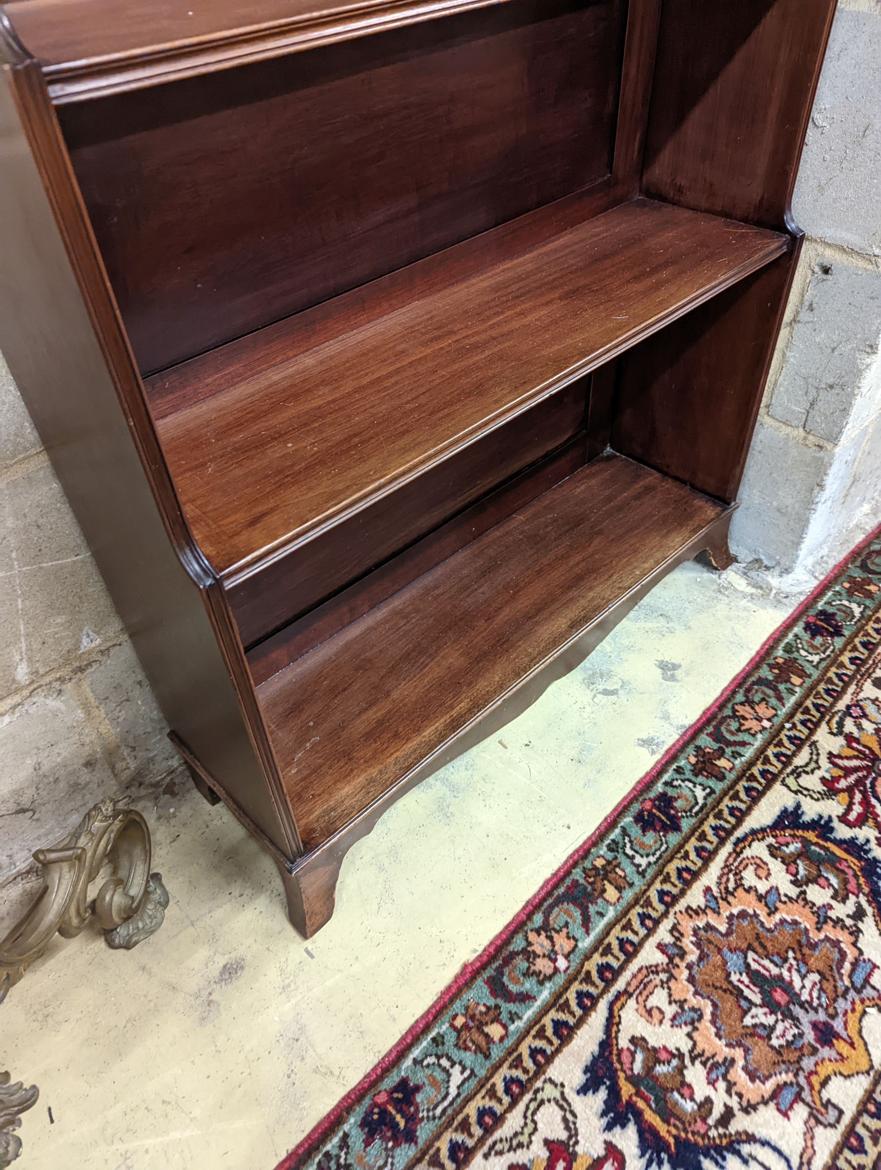 A George III style mahogany graduated open bookcase, width 77cm, depth 25cm, height 122cm